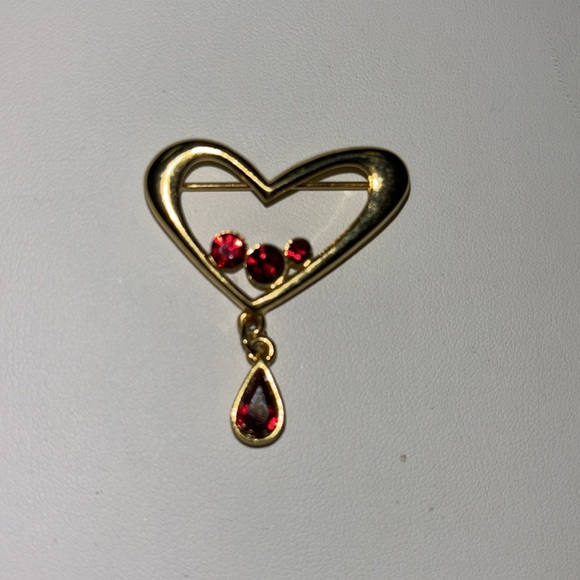 Lia Heart Pin - Picture 3 of 7